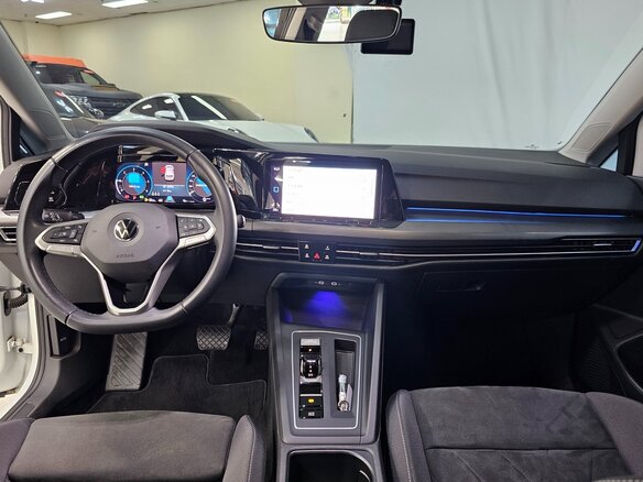 2022 Volkswagen Golf VIII, белый, 2655000 рублей - вид 7