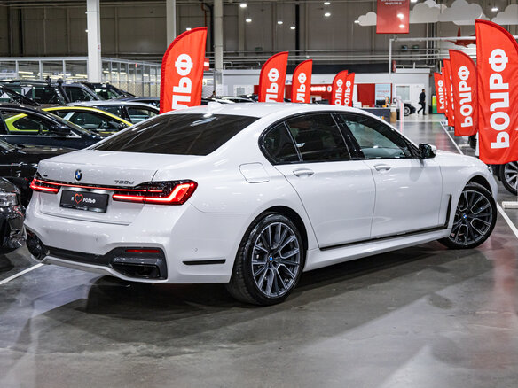 2021 BMW 7 серии 730d xDrive VI (G11/G12) Рестайлинг, белый, 5879700 рублей - вид 5