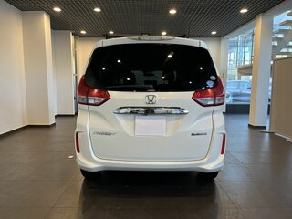 2017 Honda Freed+ II, белый, 1625000 рублей, вид 4