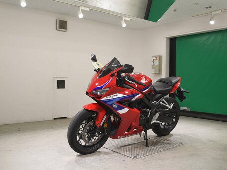 2025 Honda CB 650R, красный, 1020000 рублей, вид 3