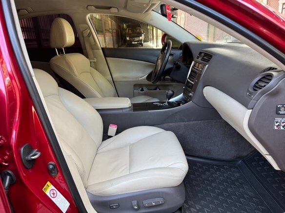 2010 Lexus IS 250 II Рестайлинг, красный, 1600000 рублей - вид 16