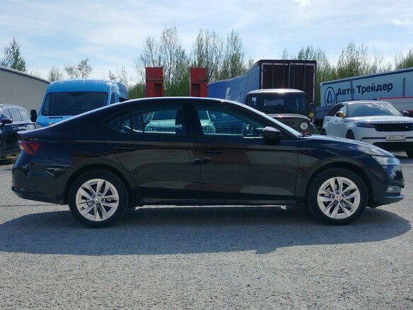 2021 Skoda Octavia IV (A8), чёрный, 2310000 рублей - вид 6