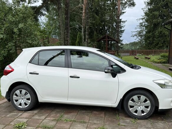 2011 Toyota Auris I Рестайлинг, белый, 870000 рублей - вид 6