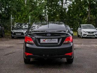 2015 Hyundai Solaris I Рестайлинг, чёрный, 999000 рублей, вид 4