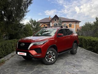 2021 Toyota Fortuner II Рестайлинг, красный, 3900000 рублей, вид 2