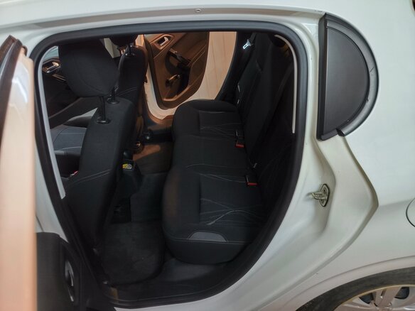 2013 Peugeot 208 I, белый, 600000 рублей - вид 14