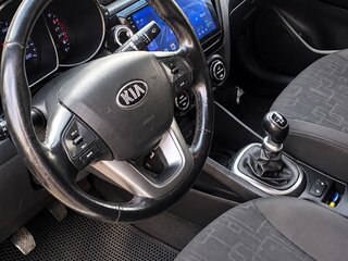 2014 Kia Rio 5-speed III, белый, 700000 рублей, вид 5