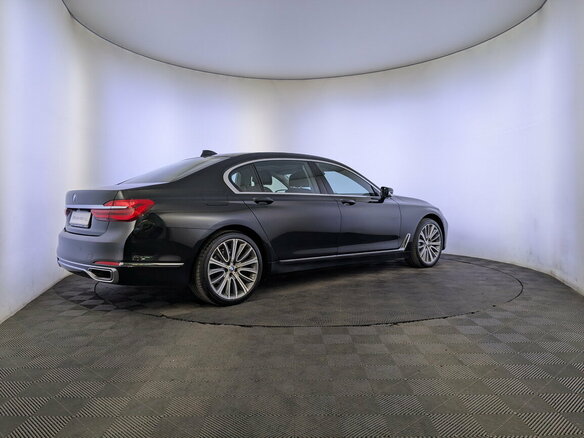 2016 BMW 7 серии Long 730Ld xDrive VI (G11/G12), чёрный, 2950000 рублей - вид 4