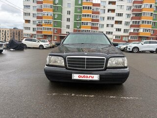 1998 Mercedes-Benz S-Класс 420 III (W140) Рестайлинг, чёрный, 650000 рублей, вид 2