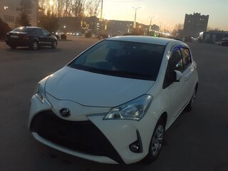 2019 Toyota Vitz III (XP130) Рестайлинг, белый, 1100000 рублей, вид 2