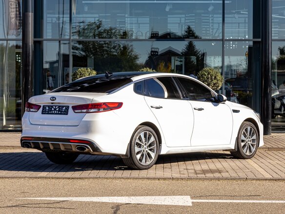 2017 Kia Optima IV, белый, 1695000 рублей - вид 5