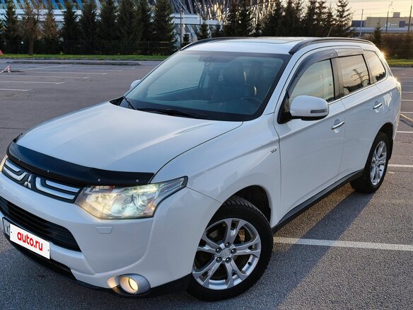 2014 Mitsubishi Outlander III, белый, 1680000 рублей - вид 2