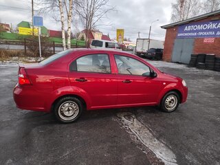 2007 Chevrolet Aveo I Рестайлинг, красный, 275000 рублей, вид 3