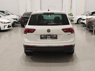 2021 Volkswagen Tiguan II Рестайлинг, белый, 2850000 рублей, вид 5