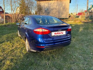 2016 Ford Fiesta Mk6 Рестайлинг, синий, 550000 рублей, вид 5