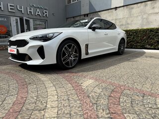 2023 Kia Stinger I Рестайлинг, белый, 4250000 рублей, вид 2