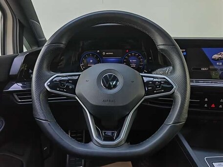2022 Volkswagen Golf VIII, белый, 1950000 рублей, вид 3