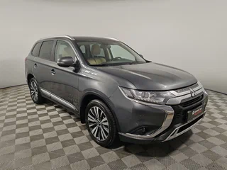 2019 Mitsubishi Outlander III Рестайлинг 3, серый, 1545000 рублей, вид 3