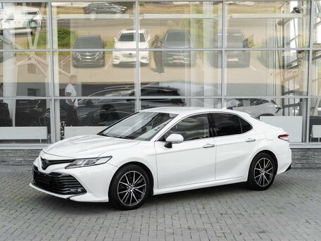 2020 Toyota Camry VIII (XV70), белый, 2699000 рублей, вид 1