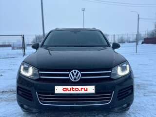 2014 Volkswagen Touareg II, чёрный, 2350000 рублей, вид 2