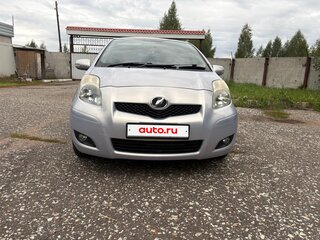 2008 Toyota Vitz II (XP90), серебристый, 680000 рублей, вид 1