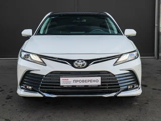 2023 Toyota Camry VIII (XV70) Рестайлинг, белый, 3690000 рублей, вид 2