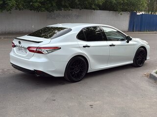 2020 Toyota Camry VIII (XV70), белый, 2950000 рублей, вид 3