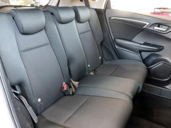 2020 Honda Fit III Рестайлинг, белый, 1055000 рублей - вид 17