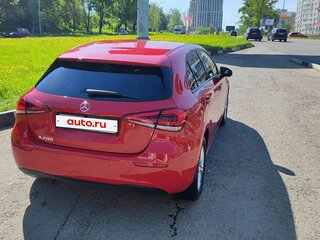2019 Mercedes-Benz A-Класс 200 IV (W177), красный, 2000000 рублей, вид 4
