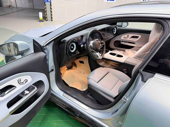 2025 Mercedes-Benz CLA 300 L III (C174, X174), серебристый - вид 4