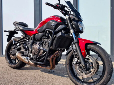2016 Yamaha MT-07 (FZ-07), красный, 780000 рублей, вид 2