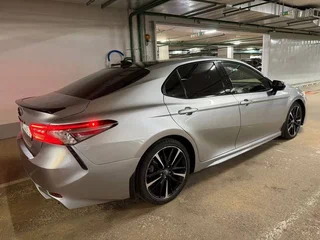 2019 Toyota Camry US Market VIII (XV70), серый, 2200000 рублей, вид 4