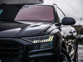 2021 Audi Q8 45 TDI I (4M), чёрный, 5344000 рублей, вид 2