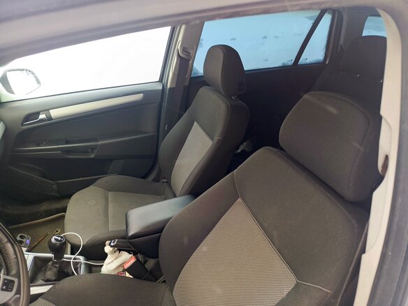 2013 Opel Astra H Рестайлинг, серебристый, 520000 рублей - вид 8