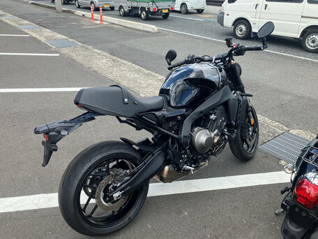 2025 Yamaha XSR900, чёрный, 1059018 рублей, вид 4