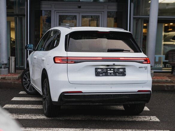2026 Geely EX5 Гибрид EM-i, белый - вид 5