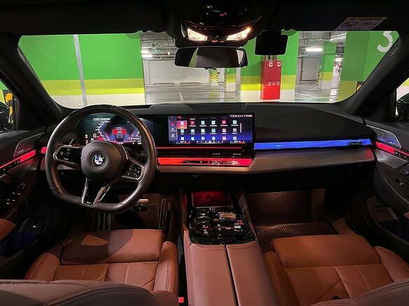 2024 BMW 5 серии 530i xDrive VIII (G60/G61/G68), серый, 7500000 рублей - вид 8