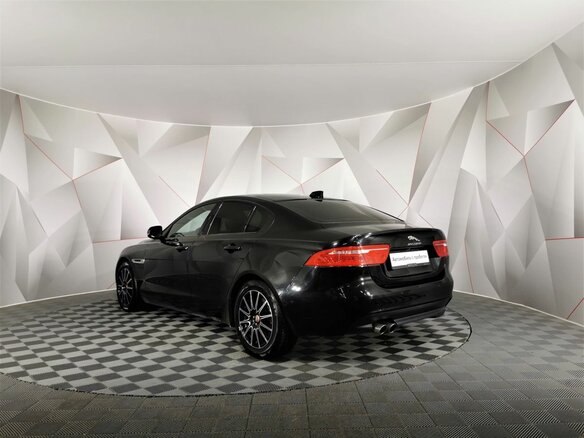 2017 Jaguar XE I, чёрный, 1595000 рублей - вид 3