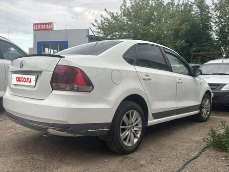 2018 Volkswagen Polo V Рестайлинг, белый, 750000 рублей, вид 3
