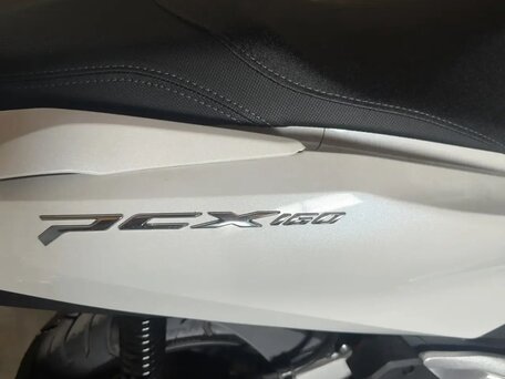 2025 Honda PCX 160, белый, 550000 рублей, вид 5