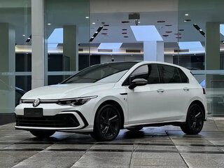 2023 Volkswagen Golf VIII, белый, 1850000 рублей, вид 1