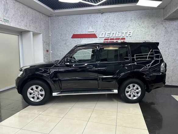 2011 Mitsubishi Pajero IV Рестайлинг 1, чёрный, 1899000 рублей - вид 1