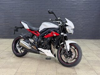 2015 Triumph Street Triple, белый, 645000 рублей, вид 2
