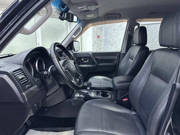 2011 Mitsubishi Pajero IV Рестайлинг 1, чёрный, 1899000 рублей - вид 11