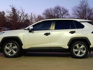2021 Toyota RAV4 V (XA50), белый, 3550000 рублей, вид 1