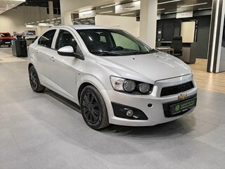 2013 Chevrolet Aveo II, серебристый, 595000 рублей, вид 1