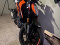 2018 KTM 125 Duke, оранжевый, 400000 рублей - вид 2