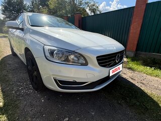 2015 Volvo S60 II Рестайлинг, белый, 1450000 рублей, вид 3