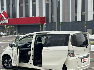 2011 Honda Freed I Рестайлинг, белый, 723000 рублей, вид 3