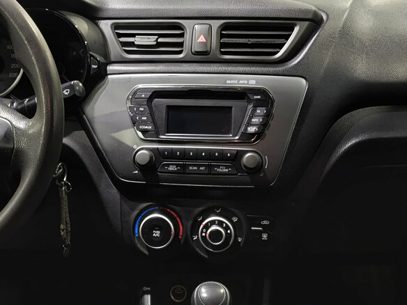 2013 Kia Rio 4-speed III, чёрный, 870000 рублей - вид 14